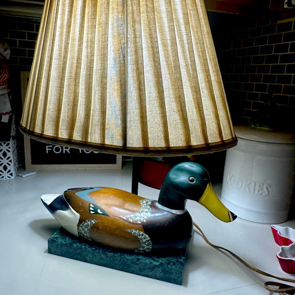 vintage mallard duck lamp withh original shade 
Sits on a green marble base